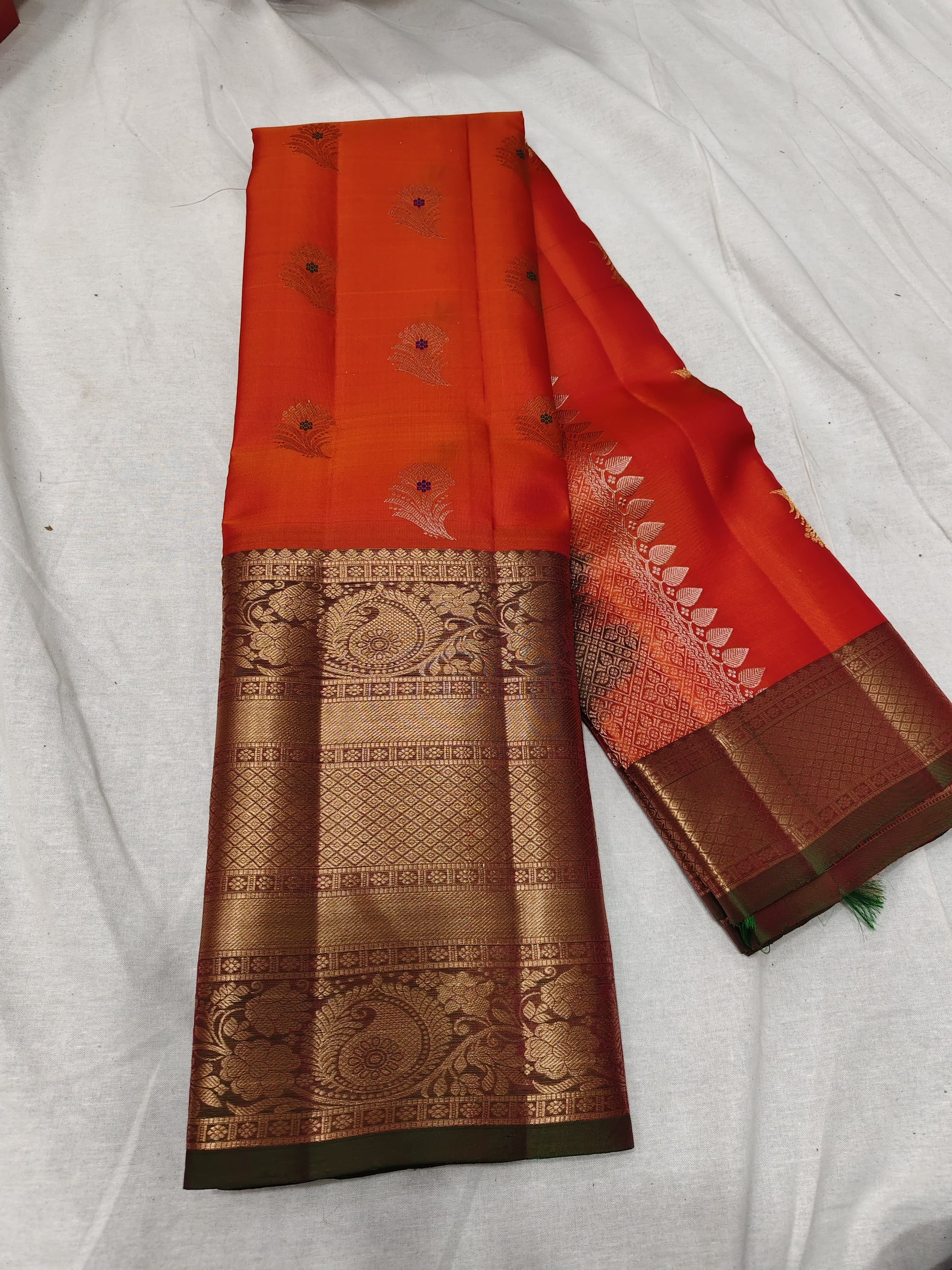 Product Image - Exquisite 100% Pure Kanchi Pattu Saree with 1 Gram Gold Jari Border | Designer Wedding Saree