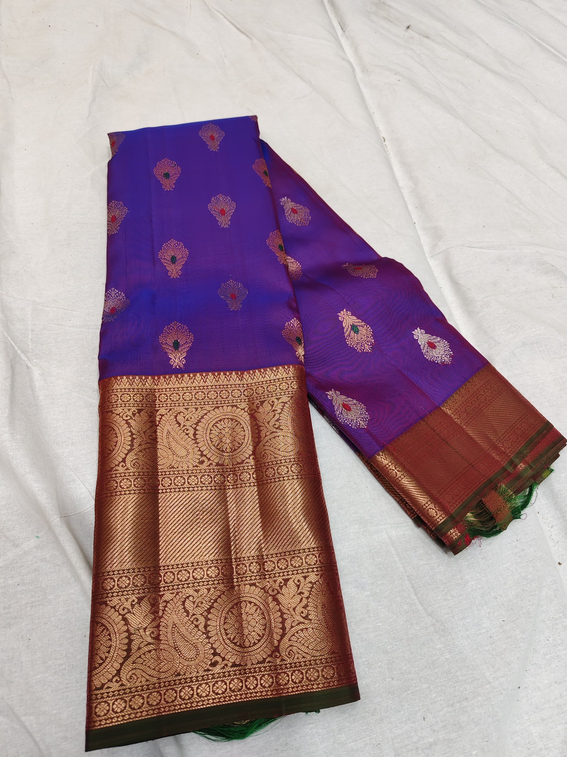 Product Image - Exquisite 100% Pure Kanchi Pattu Saree with 1 Gram Gold Jari Border | Designer Wedding Saree