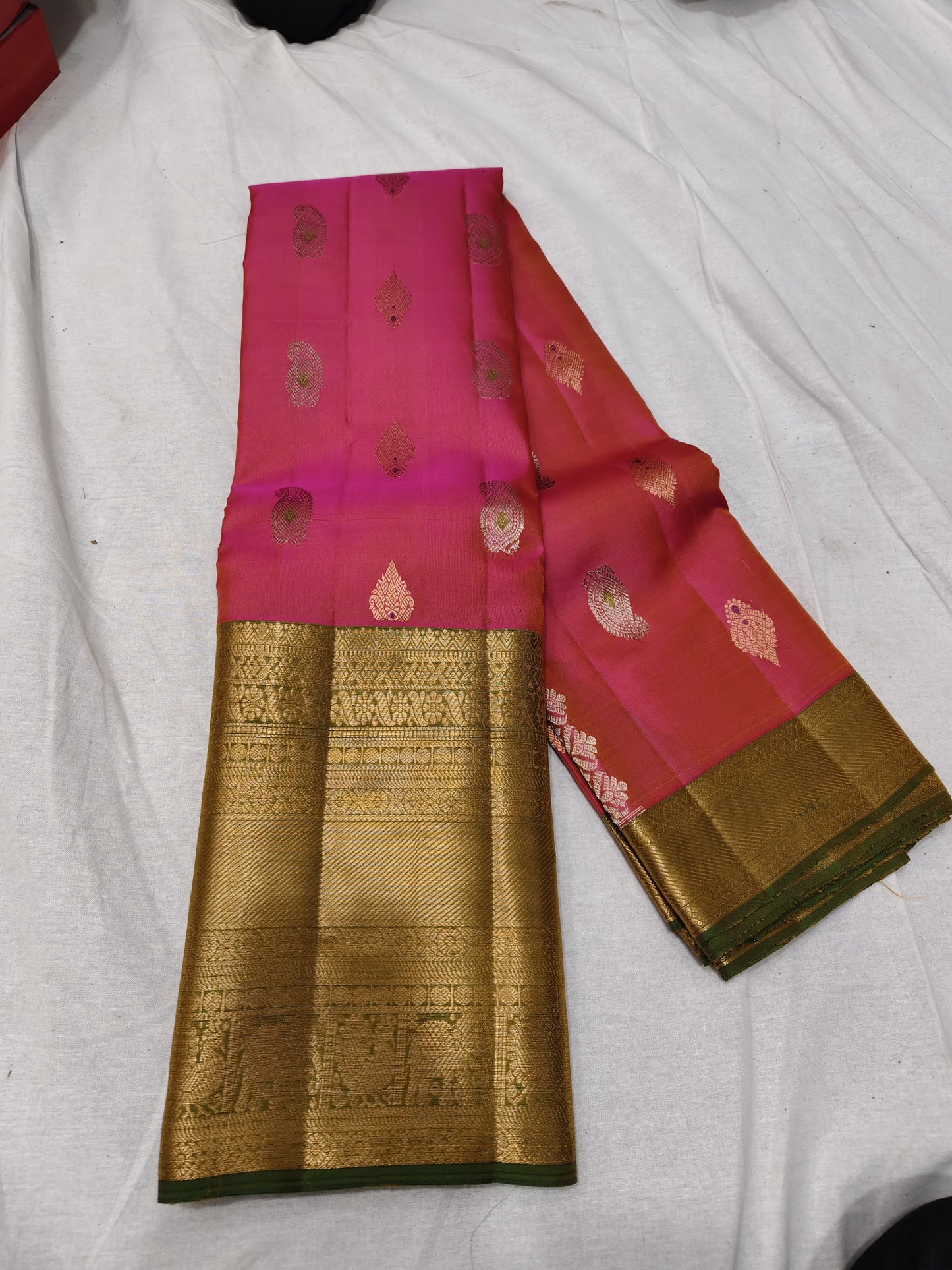 Product Image - Exquisite 100% Pure Kanchi Pattu Saree with 1 Gram Gold Jari Border | Designer Wedding Saree