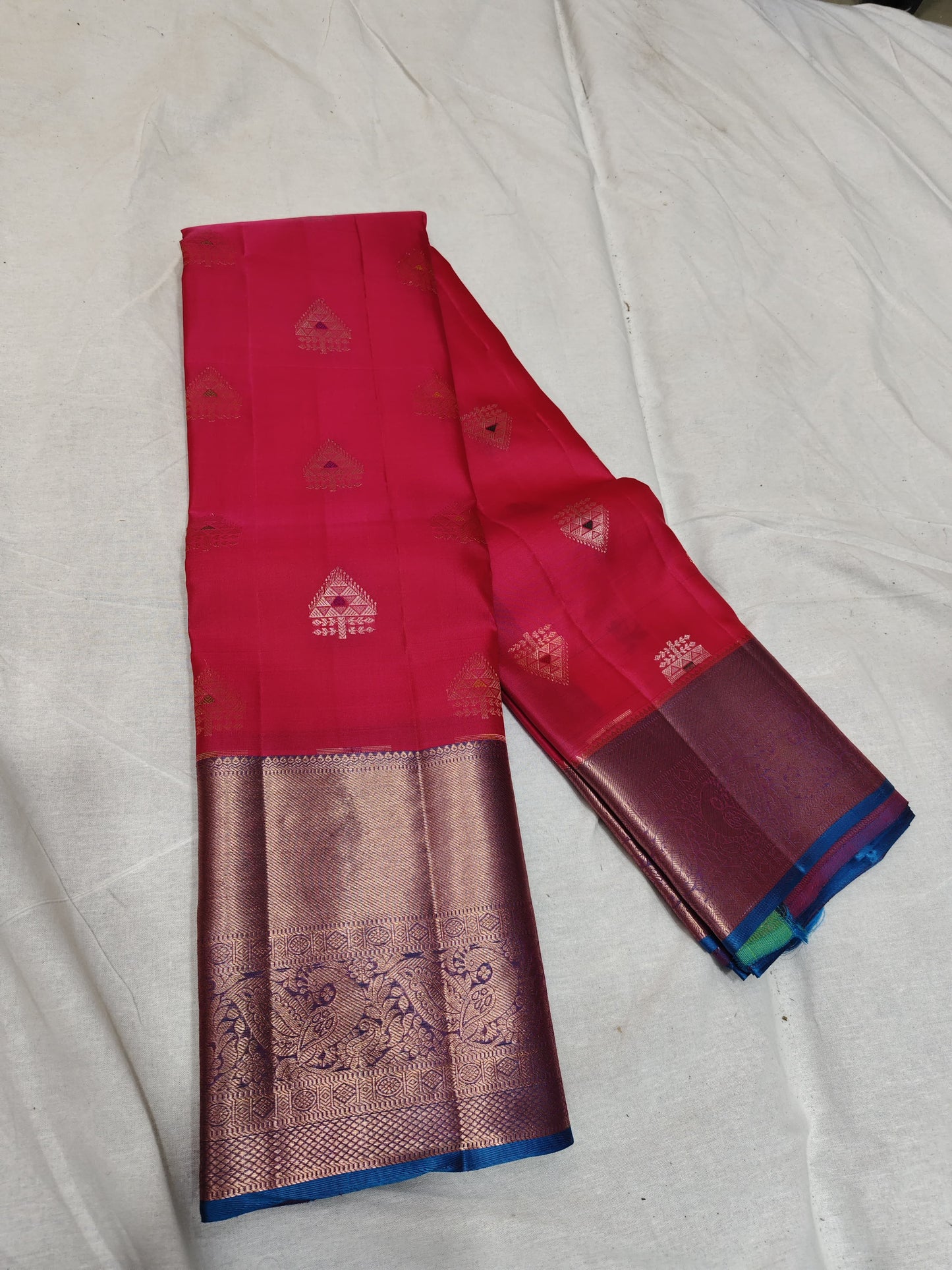 Product Image - Exquisite 100% Pure Kanchi Pattu Saree with 1 Gram Gold Jari Border | Designer Wedding Saree