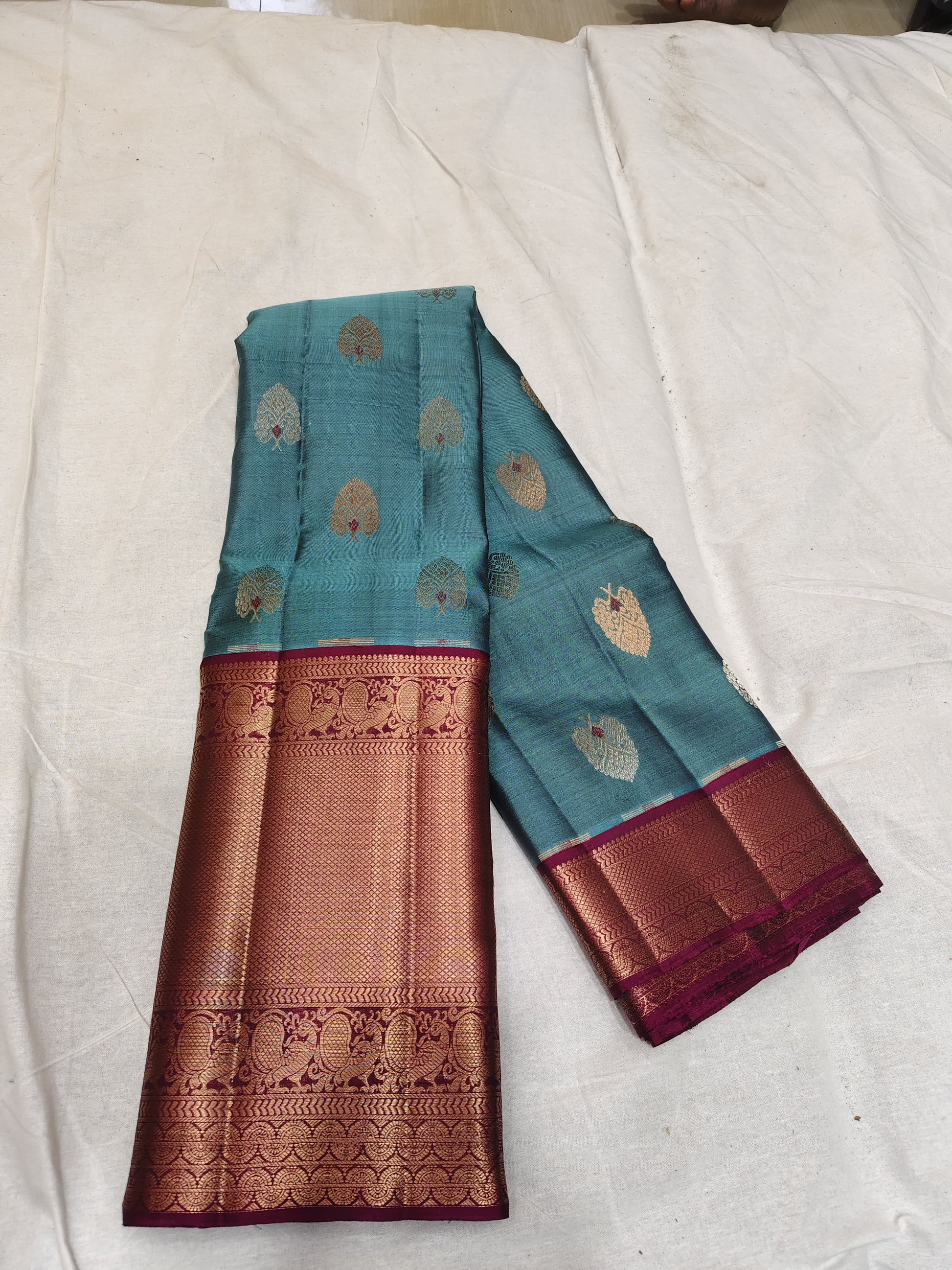 Product Image - Exquisite 100% Pure Kanchi Pattu Saree with 1 Gram Gold Jari Border | Designer Wedding Saree